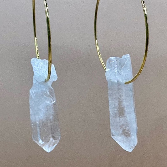 Chic Silver Hoop Earrings with Quartz Charms - Picture 5 of 7